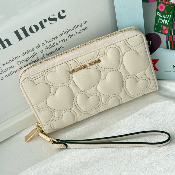 MICHAEL KORS Jet Set  Heart Embroidered Smartphone Wristlet